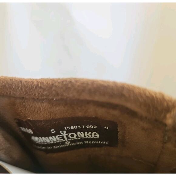 MINNETONKA,S 5 TYLE #1688, LADIES , BROWN SUEDE 2 LAYER FRINGED MID-CALF BOOTS . - Picture 6 of 9